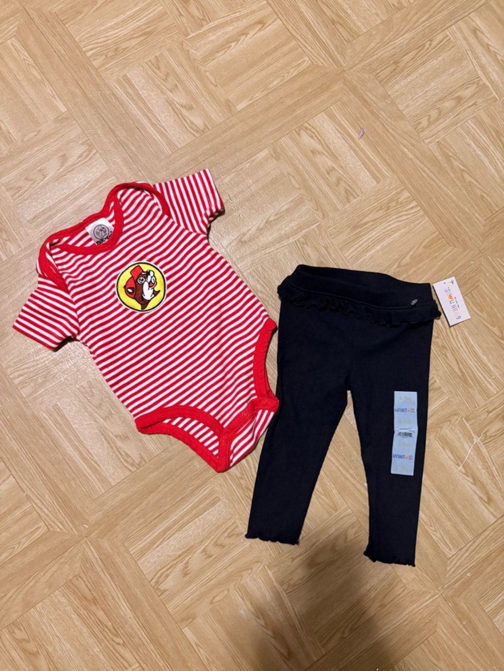 Buc-ee’s Onesie Set